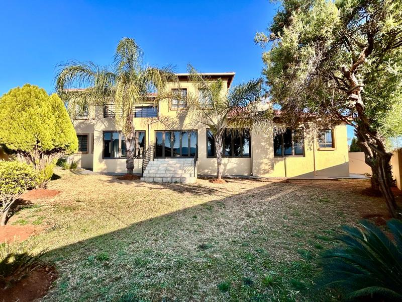 To Let 4 Bedroom Property for Rent in Xanadu North West